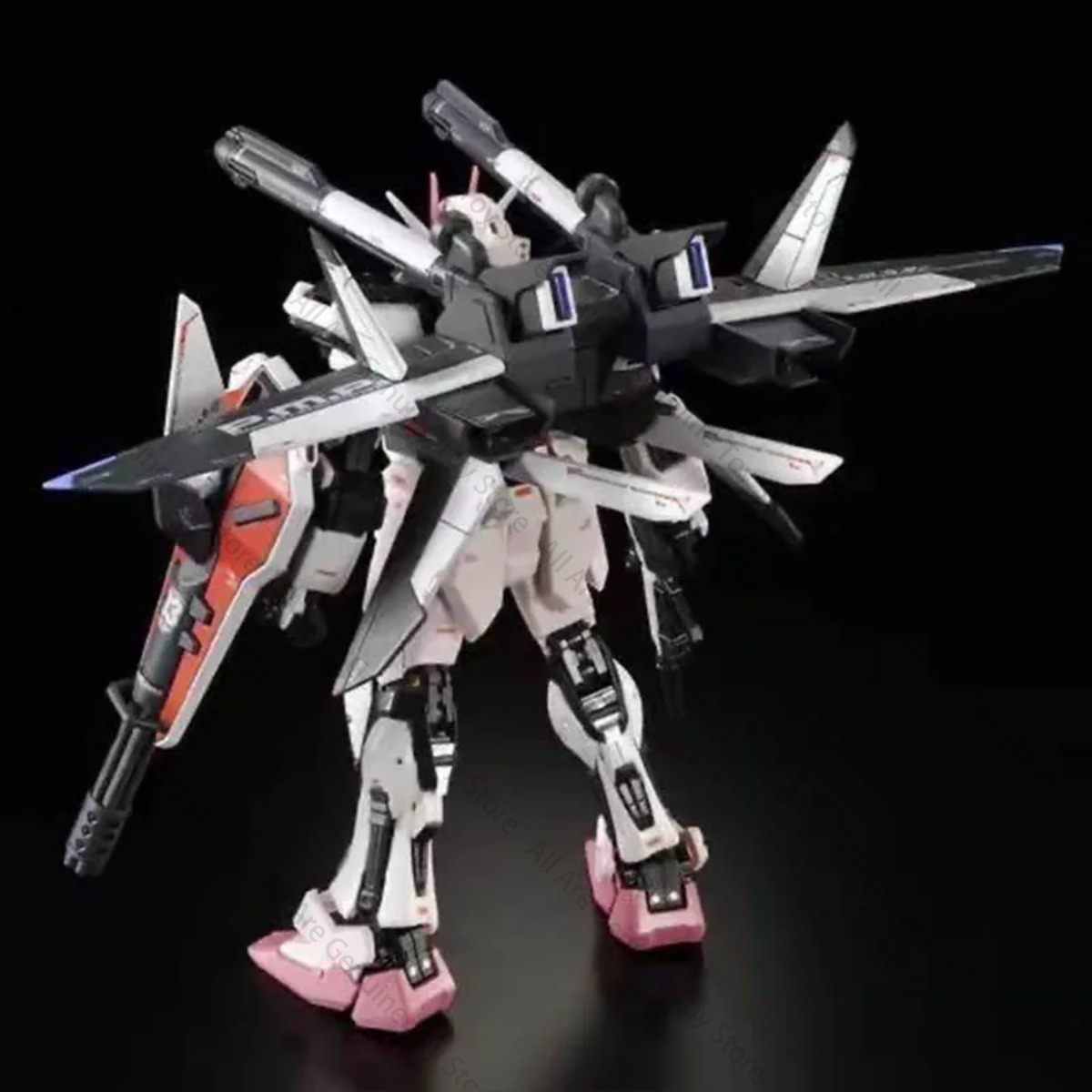 متوفر في المخزون: مجسمات أنمي  - مراجعة Bandai Model Gundam Rg وسعره
