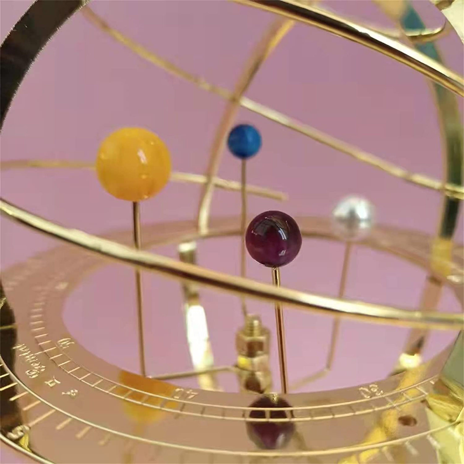 زينة معدنية دوارة للنظام الشمس - مراجعة Solar System Model وسعره